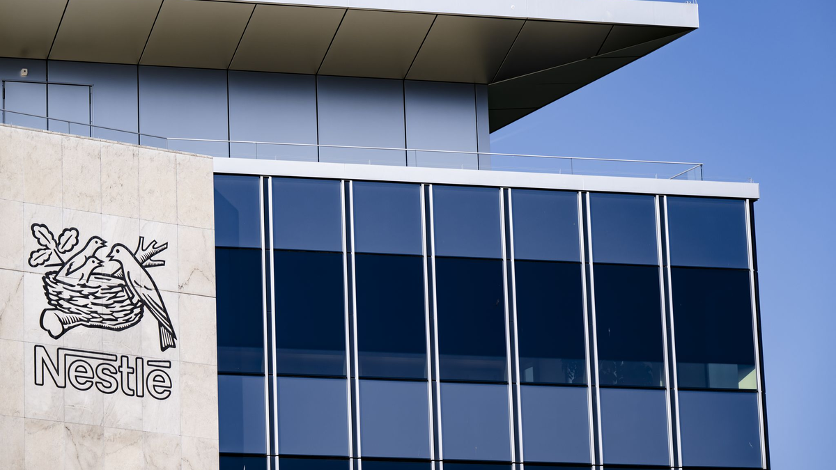 Nestlé will mehr Wachstumsdynamik und streicht deshalb 16.000 Stellen (Archivbild) - Foto: Jean-Christophe Bott/KEYSTONE/dpa