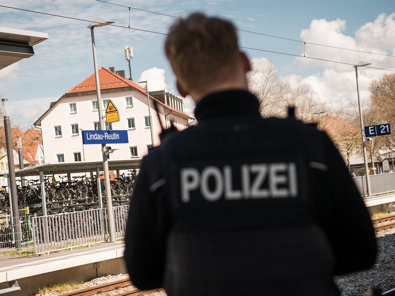 Bundespolizeidirektion München: Männer wollen ihre geschleusten Brüder bei der Polizei abholen/ Bundespolizei ermittelt gegen Schleuser - Foto: presseportal.de