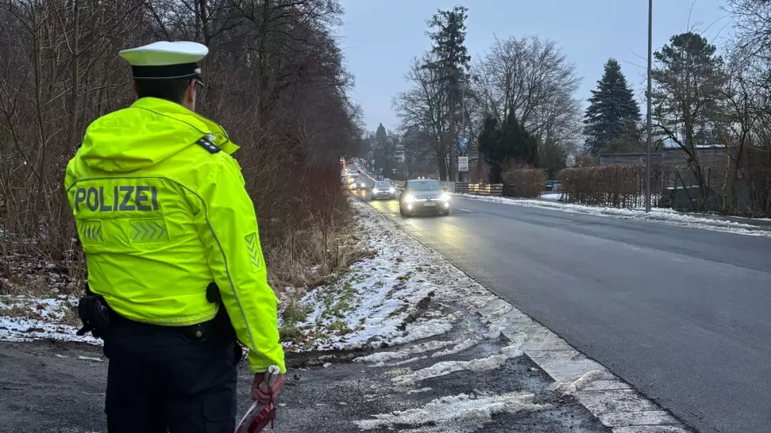 POL-KS: Verkehrskontrollen im Bereich von Schule in Rasenallee zur Steigerung der Verkehrssicherheit - Bild: presseportal.de