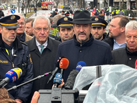 Bayerns Ministerpräsident Markus Söder (CSU, 2.v.r.) ist nach dem mutmaßlichen Anschlag nicht der Einzige, der Konsequenzen fordert. - Foto: Christoph Trost/dpa