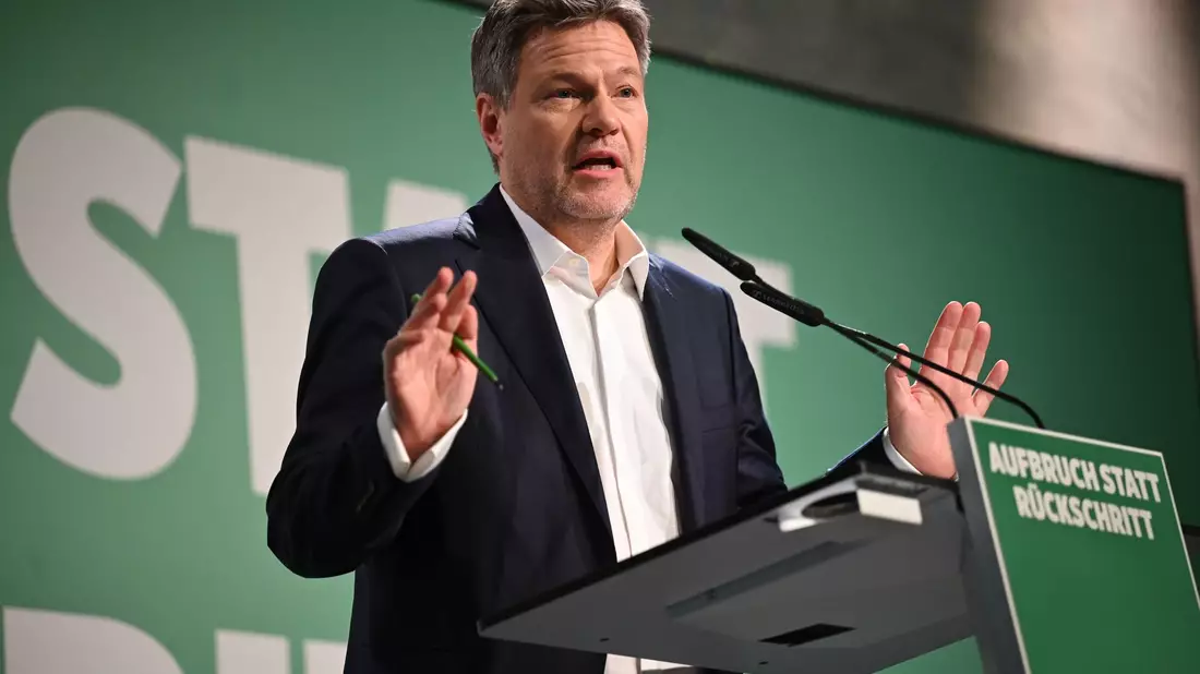 Auch die zweite Prüfung der Plagiatsvorwürfe gegen Robert Habeck durch die Universität Hamburg entlastet den Grünen-Kanzlerkandidaten. (Archivbild) - Bild: Sarah Knorr/dpa