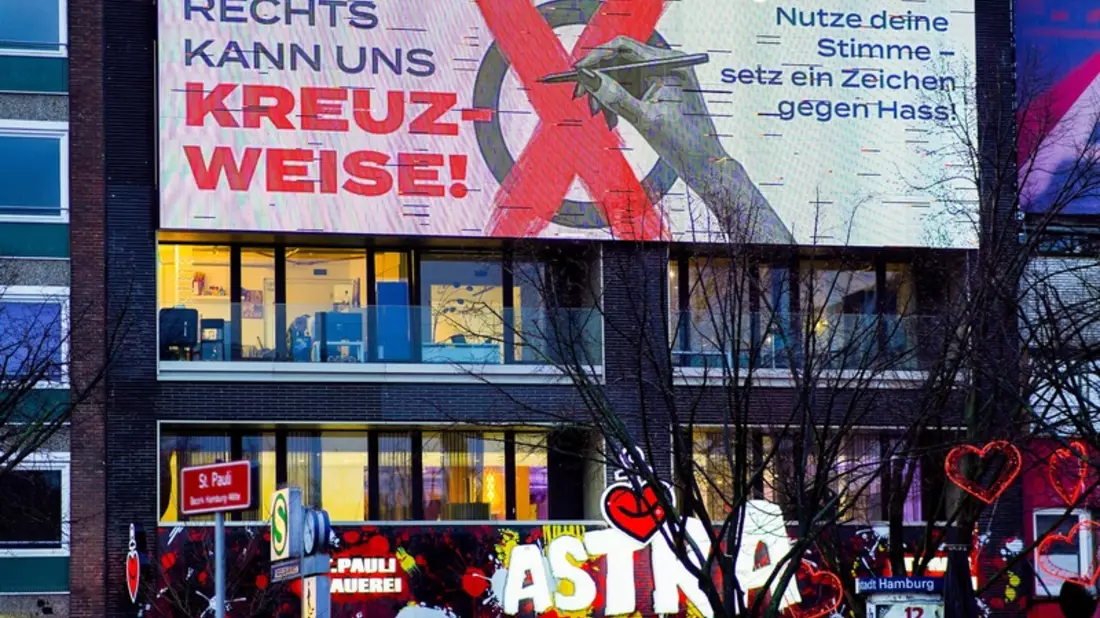 Werbebranche vereint: Rechts kann uns kreuzweise / Hamburg startet eine der sichtbarsten Kampagnen zur Bundestagswahl 2025 - Bild: presseportal.de