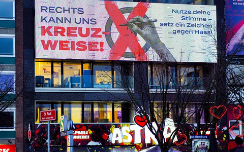 Werbebranche vereint: Rechts kann uns kreuzweise / Hamburg startet eine der sichtbarsten Kampagnen zur Bundestagswahl 2025 - Foto: presseportal.de
