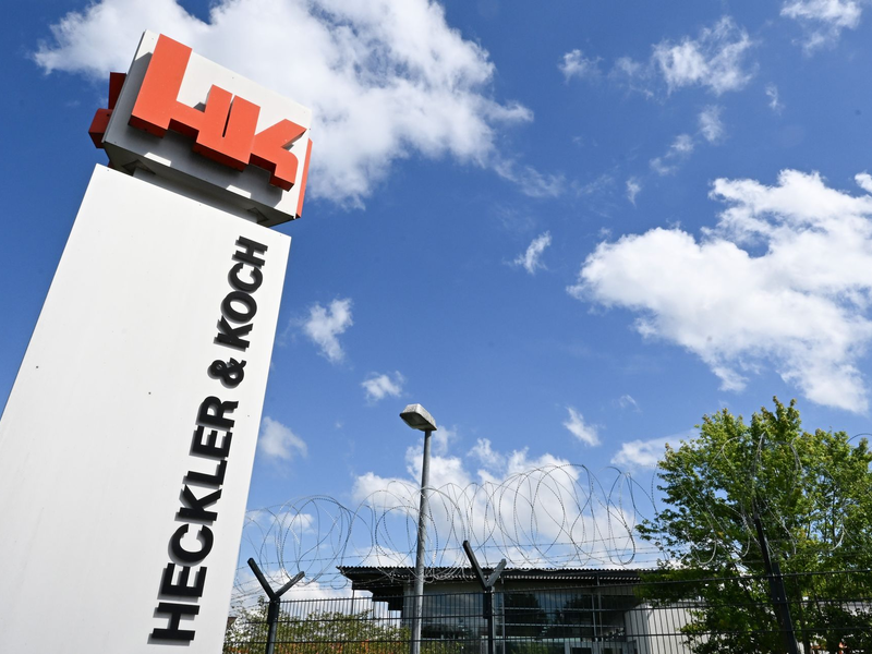 Dunkle Wolken sind in den geschäftlichen Perspektiven von Heckler & Koch nicht zu erkennen. - Foto: Bernd Weißbrod/dpa