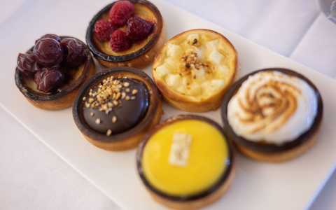 Forscher am Max-Planck-Institut für Stoffwechselforschung in Köln haben herausgefunden, dass die Lust auf Süßes nach einem sättigenden Essen im Gehirn verankert ist.  - Foto: Sebastian Gollnow/dpa