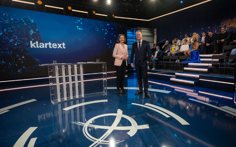 In der ZDF-Sendung «Klartext» musste Kanzler Scholz schwierige Fragen von besorgten Bürgern beantworten. - Foto: Michael Kappeler/dpa- Pool/dpa