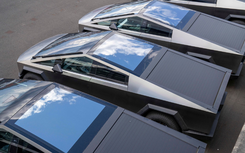 Nach Bekanntwerden des Dokuments wurde spekuliert, dass in Teslas Modelpalette der «Cybertruck» am ehesten zum Umbau in ein gepanzertes Fahrzeug geeignet ist. (Archivbild)   - Foto: Scott Brauer/ZUMA Press Wire/dpa