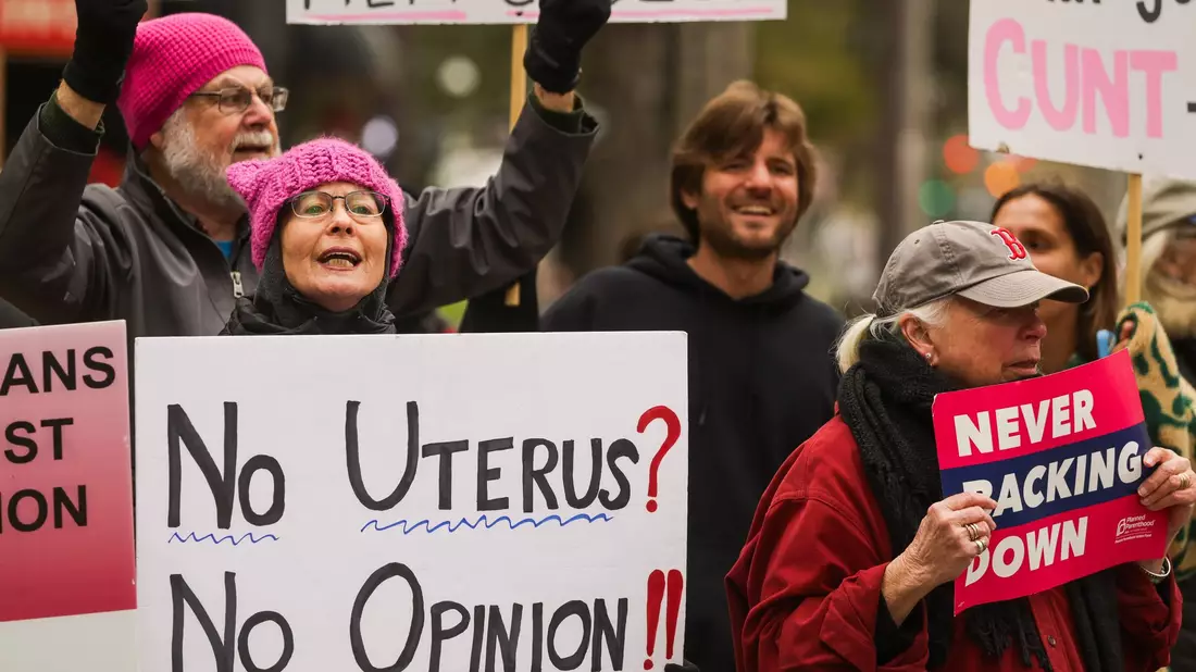 «Keine Gebärmutter? Keine Meinung!» - Proteste in Florida gegen strenge Abtreibungsgesetze. (Archivbild) - Bild: Dirk Shadd/Tampa Bay Times/ZUMA Press Wire/dpa