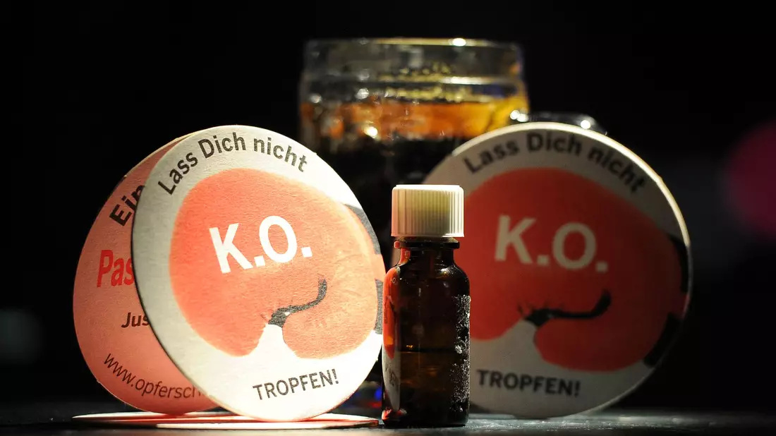 Die sächsische Polizei vermutetein  großes Dunkelfeld bei Straftaten in Zusammenhang mit K.-o.-Tropfen. (Symbolbild) - Bild: picture alliance / dpa