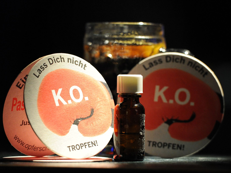 Die sächsische Polizei vermutet ein großes Dunkelfeld bei Straftaten in Zusammenhang mit K.-o.-Tropfen. (Symbolbild) - Foto: picture alliance / dpa