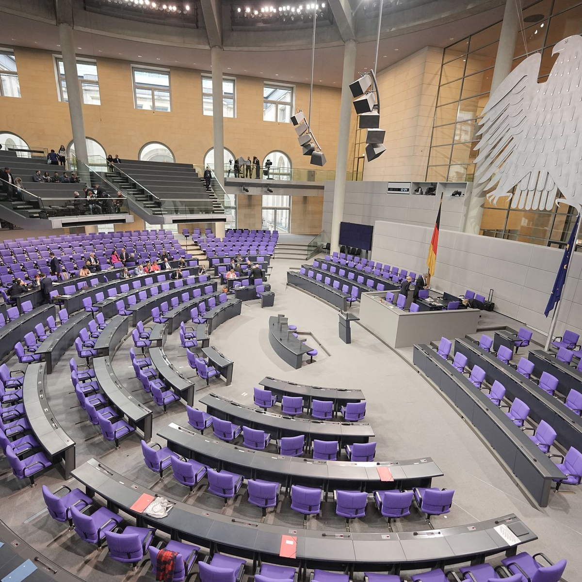 Im neu gewählten Bundestag sind Frauen mit einem Anteil von 32,4 Prozent deutlich unterrepräsentiert. (Archivbild) - Foto: Michael Kappeler/dpa