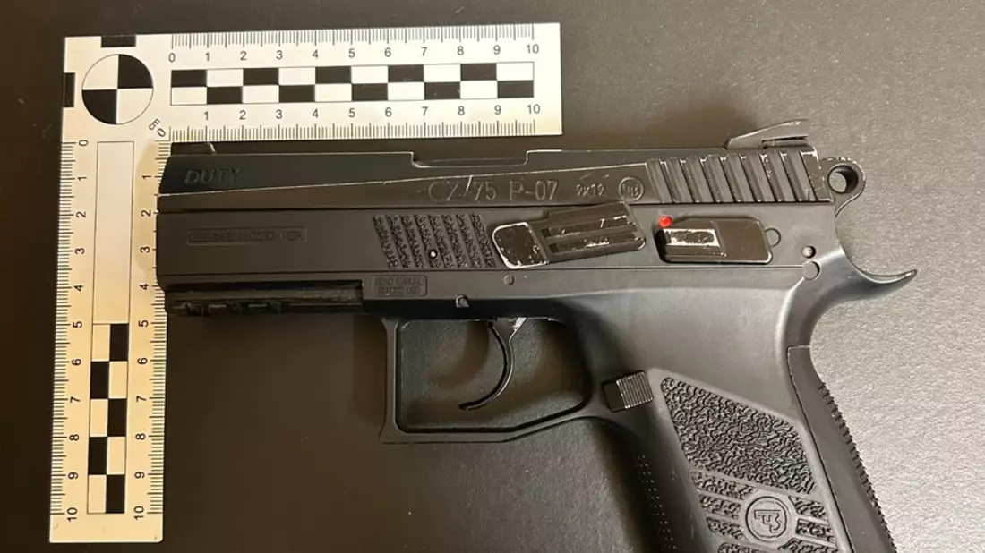 HZA-LÖ: Zwischen Einkäufen und Kinderwagen / Zoll stellt Softair-Waffe ohne Kennzeichnung sicher - Bild: presseportal.de