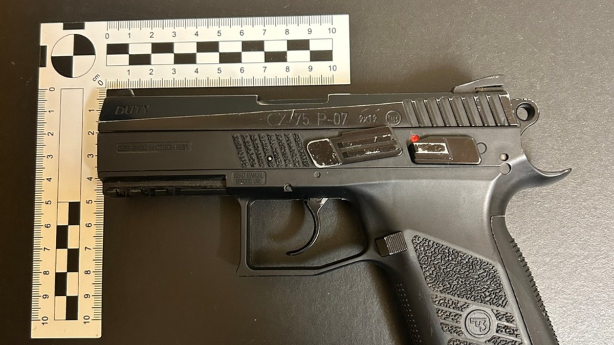 HZA-LÖ: Zwischen Einkäufen und Kinderwagen / Zoll stellt Softair-Waffe ohne Kennzeichnung sicher - Foto: presseportal.de