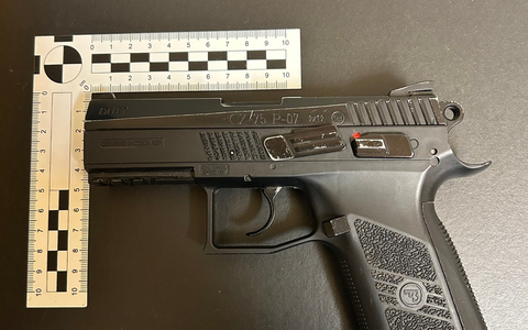 HZA-LÖ: Zwischen Einkäufen und Kinderwagen / Zoll stellt Softair-Waffe ohne Kennzeichnung sicher - Foto: presseportal.de HZA-LÖ: Zwischen Einkäufen und Kinderwagen / Zoll stellt Softair-Waffe ohne Kennzeichnung sicher - Foto: presseportal.de