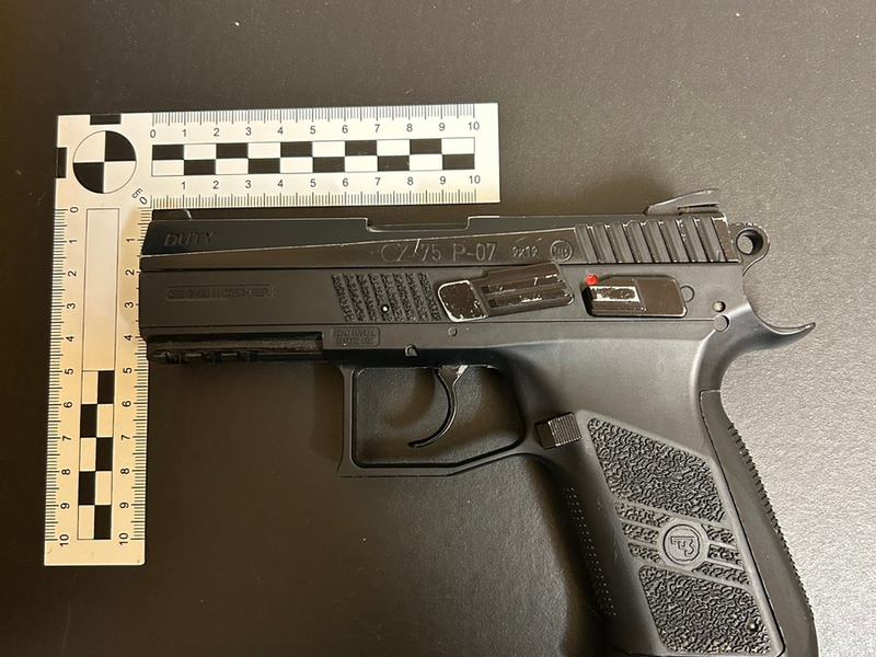 HZA-LÖ: Zwischen Einkäufen und Kinderwagen / Zoll stellt Softair-Waffe ohne Kennzeichnung sicher - Foto: presseportal.de