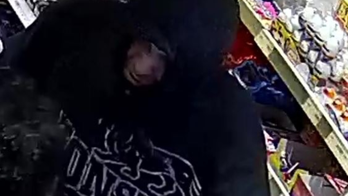 POL-AUR: Aurich - Zeugen nach Raub auf Tankstelle gesucht (Fotos des Täters) - Foto: presseportal.de