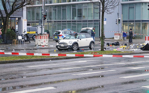 Auto fährt in München in Menschenmenge am 13.02.2025 - Foto: über dts Nachrichtenagentur