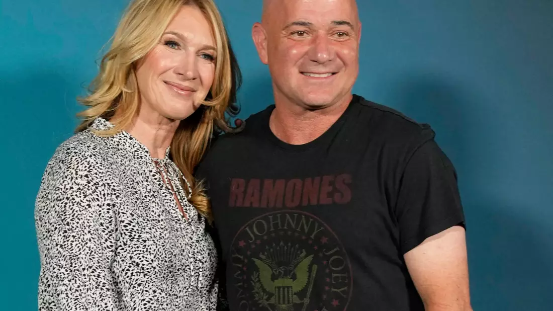 Stolze Eltern: Der Sohn von Steffi Graf und Andre Agassi soll erstmals für die deutsche Baseball-Nationalmannschaft spielen. - Bild: John Locher/AP/dpa