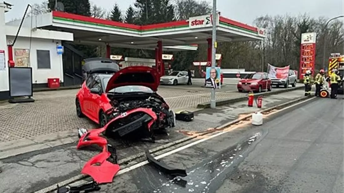 POL-ME: Beim Einfahren in den fließenden Verkehr verunfallt - Wülfrath - 2502056 - Bild: presseportal.de