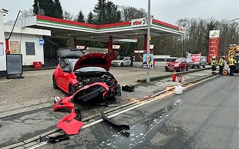 POL-ME: Beim Einfahren in den fließenden Verkehr verunfallt - Wülfrath - 2502056 - Foto: presseportal.de