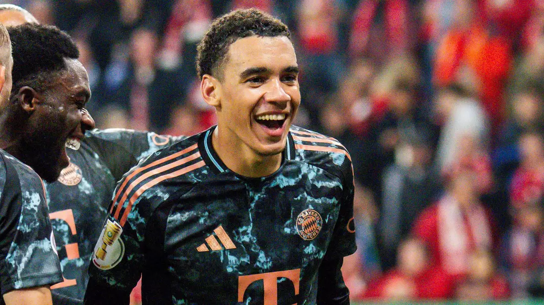 Jamal Musiala verlängert seinen Vertrag beim FC Bayern. - Bild: Torsten Silz/dpa