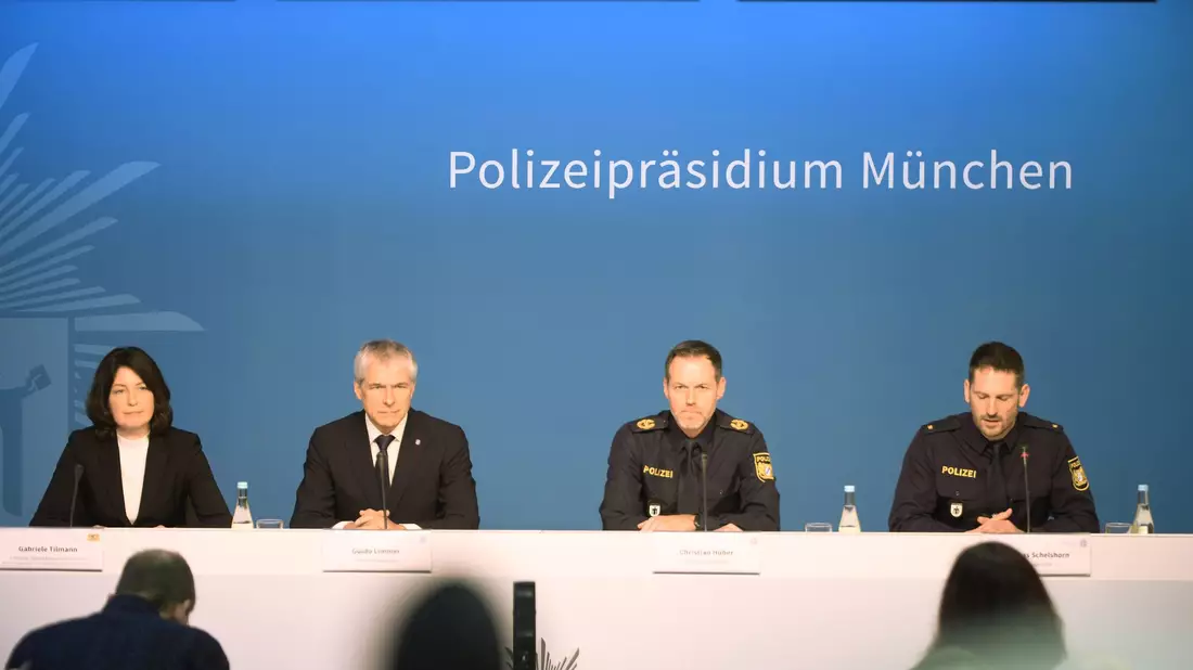 Die Ermittler geben erste Erkenntnisse bekannt. - Bild: Jason Tschepljakow/dpa