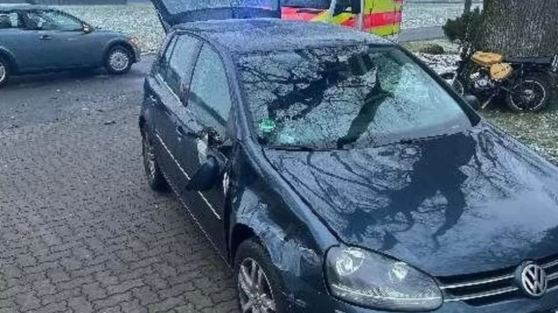 POL-STD: Reihenhaus in Stade ausgebrannt - Brandursache Brandstiftung - Tatverdächtiger in Untersuchungshaft, 17-jähriger Mopedfahrer bei Unfall in Klein Wangersen schwer verletzt - Bild: presseportal.de