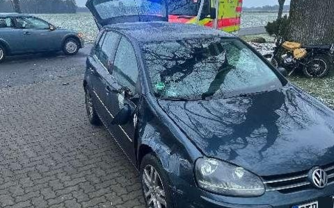 POL-STD: Reihenhaus in Stade ausgebrannt - Brandursache Brandstiftung - TatverdÀchtiger in Untersuchungshaft, 17-jÀhriger Mopedfahrer bei Unfall in Klein Wangersen schwer verletzt - Foto: presseportal.de POL-STD: Reihenhaus in Stade ausgebrannt - Brandursache Brandstiftung - TatverdÀchtiger in Untersuchungshaft, 17-jÀhriger Mopedfahrer bei Unfall in Klein Wangersen schwer verletzt - Foto: presseportal.de
