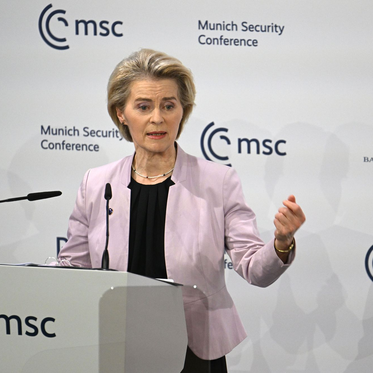 Moskau wird Europa auseinanderreißen, wenn wir als Europäer einander nicht vertrauen, warnt Selenskyj. - Foto: Boris Roessler/dpa