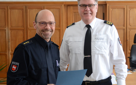 POL-OLD: Thomas Weber bleibt Leiter der Polizeiinspektion Oldenburg-Stadt/Ammerland +++ Polizeidirektor erhält Urkunde zur Dienstpostenübertragung +++ - Foto: presseportal.de