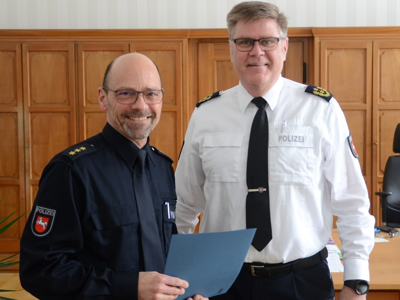 POL-OLD: Thomas Weber bleibt Leiter der Polizeiinspektion Oldenburg-Stadt/Ammerland +++ Polizeidirektor erhält Urkunde zur Dienstpostenübertragung +++ - Foto: presseportal.de