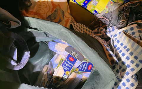 POL-D: Wersten - Strategische Fahndung führt zum Erfolg - Fahrzeugkontrolle deckt mutmaßlichen Lebensmitteldiebstahl auf - Zwei Messer, Machete und Bolzenschneider sichergestellt - Foto: presseportal.de