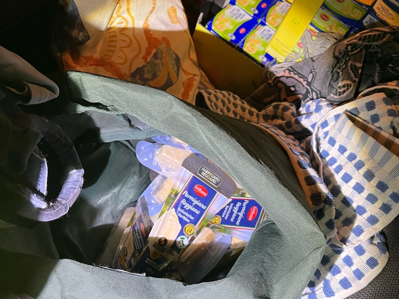 POL-D: Wersten - Strategische Fahndung führt zum Erfolg - Fahrzeugkontrolle deckt mutmaßlichen Lebensmitteldiebstahl auf - Zwei Messer, Machete und Bolzenschneider sichergestellt - Foto: presseportal.de