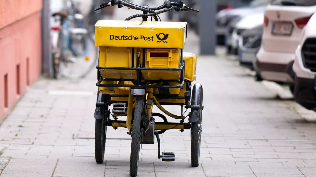Verdi und die Deutsche Post haben sich auf einen neuen Tarifvertrag geeinigt. (Archivbild) - Bild: Sven Hoppe/dpa