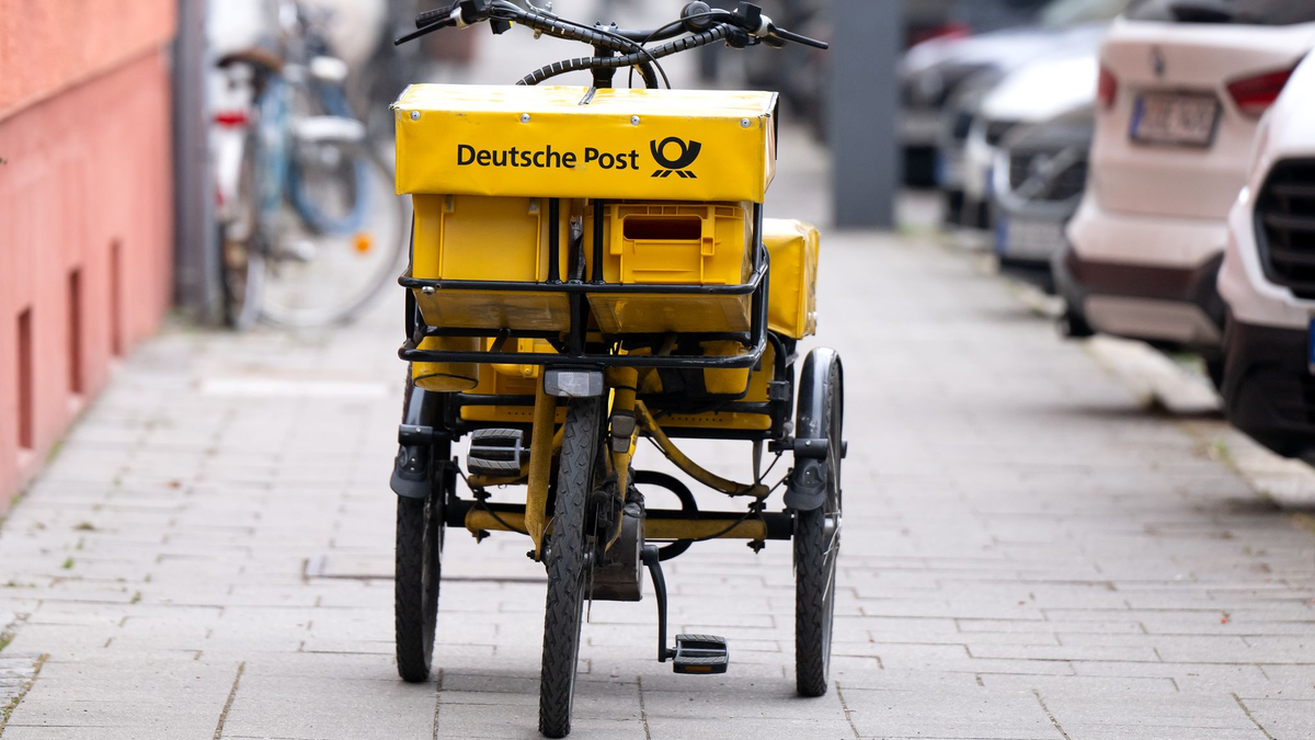 Verdi und die Deutsche Post haben sich auf einen neuen Tarifvertrag geeinigt. (Archivbild) - Foto: Sven Hoppe/dpa