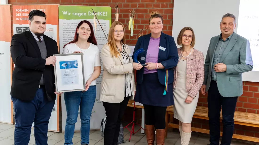 POL-BS: Berufsbildende Schulen 1 des Landkreises Gifhorn mit Zivilcouragepreis der Polizeidirektion Braunschweig 2024 gewürdigt - Bild: presseportal.de