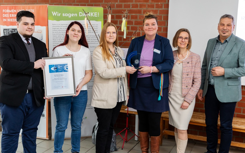POL-BS: Berufsbildende Schulen 1 des Landkreises Gifhorn mit Zivilcouragepreis der Polizeidirektion Braunschweig 2024 gewürdigt - Foto: presseportal.de