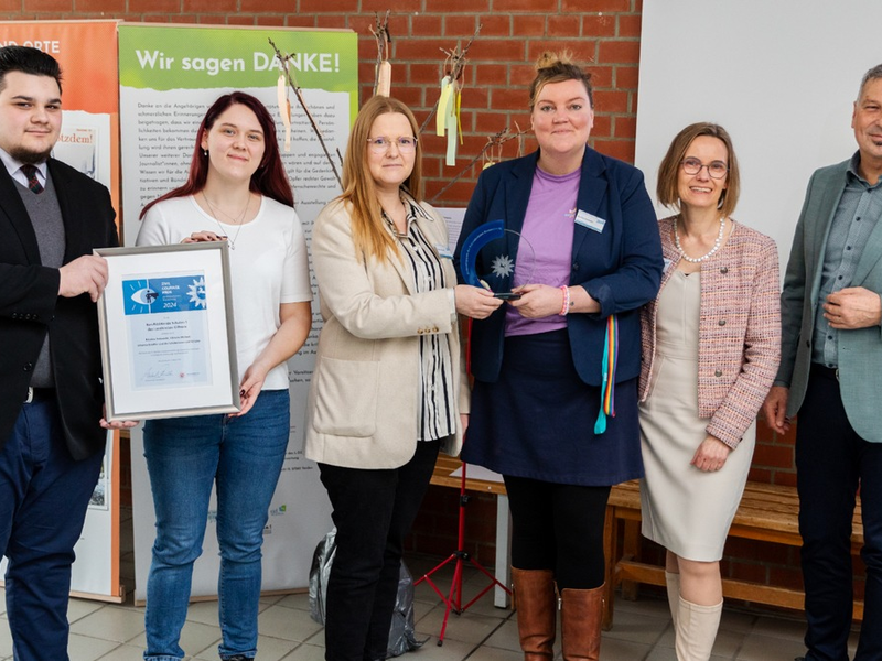 POL-BS: Berufsbildende Schulen 1 des Landkreises Gifhorn mit Zivilcouragepreis der Polizeidirektion Braunschweig 2024 gewürdigt - Foto: presseportal.de