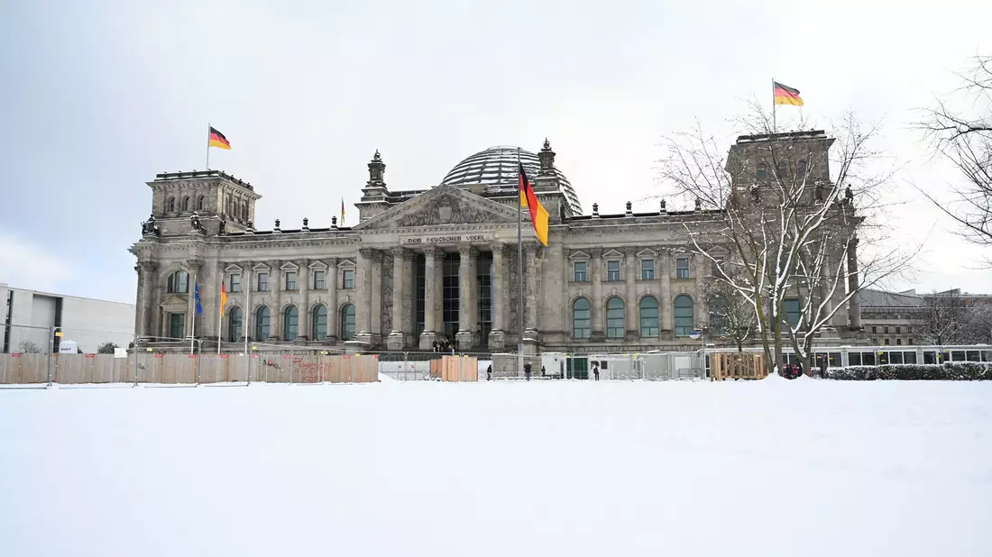 Starker Schneefall sorgte für echtes Wintergefühl in Berlin. - Bild: Elisa Schu/dpa