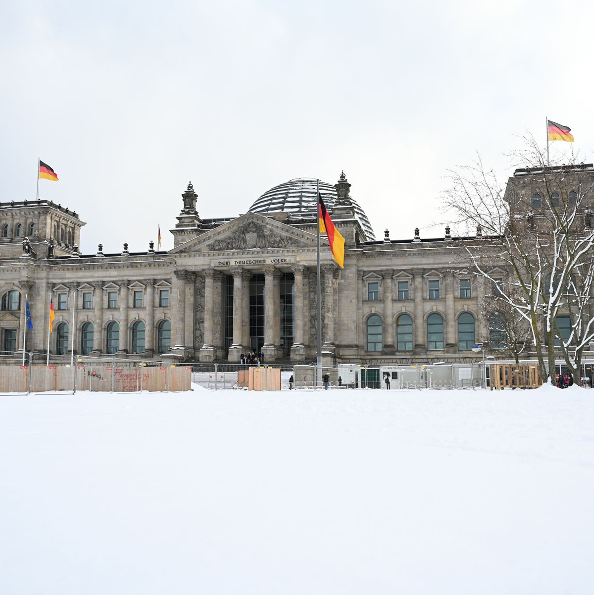 Starker Schneefall sorgte für echtes Wintergefühl in Berlin. - Foto: Elisa Schu/dpa