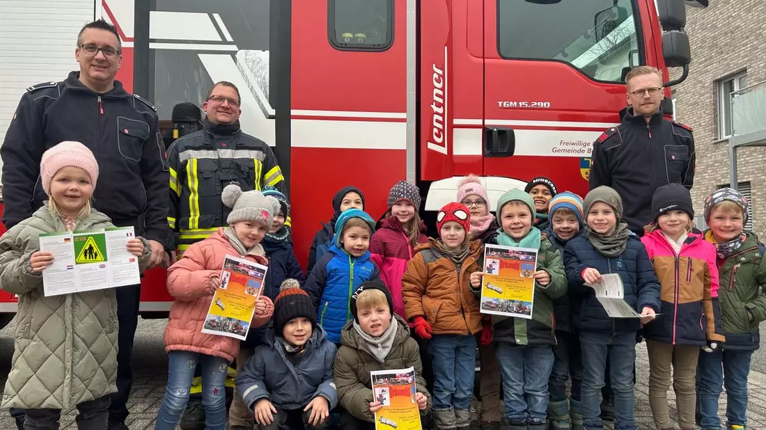 FW-KLE: Ein ganz besonderer Tag für 80 Kinder: Brandschutzerziehung bei der Freiwilligen Feuerwehr Bedburg-Hau - Bild: presseportal.de