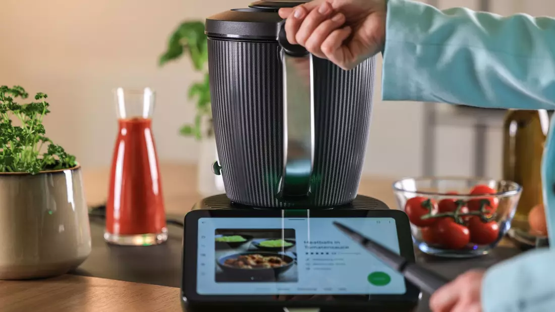 Der neue Thermomix TM7 soll ab April geliefert werden. - Bild: Oliver Berg/dpa