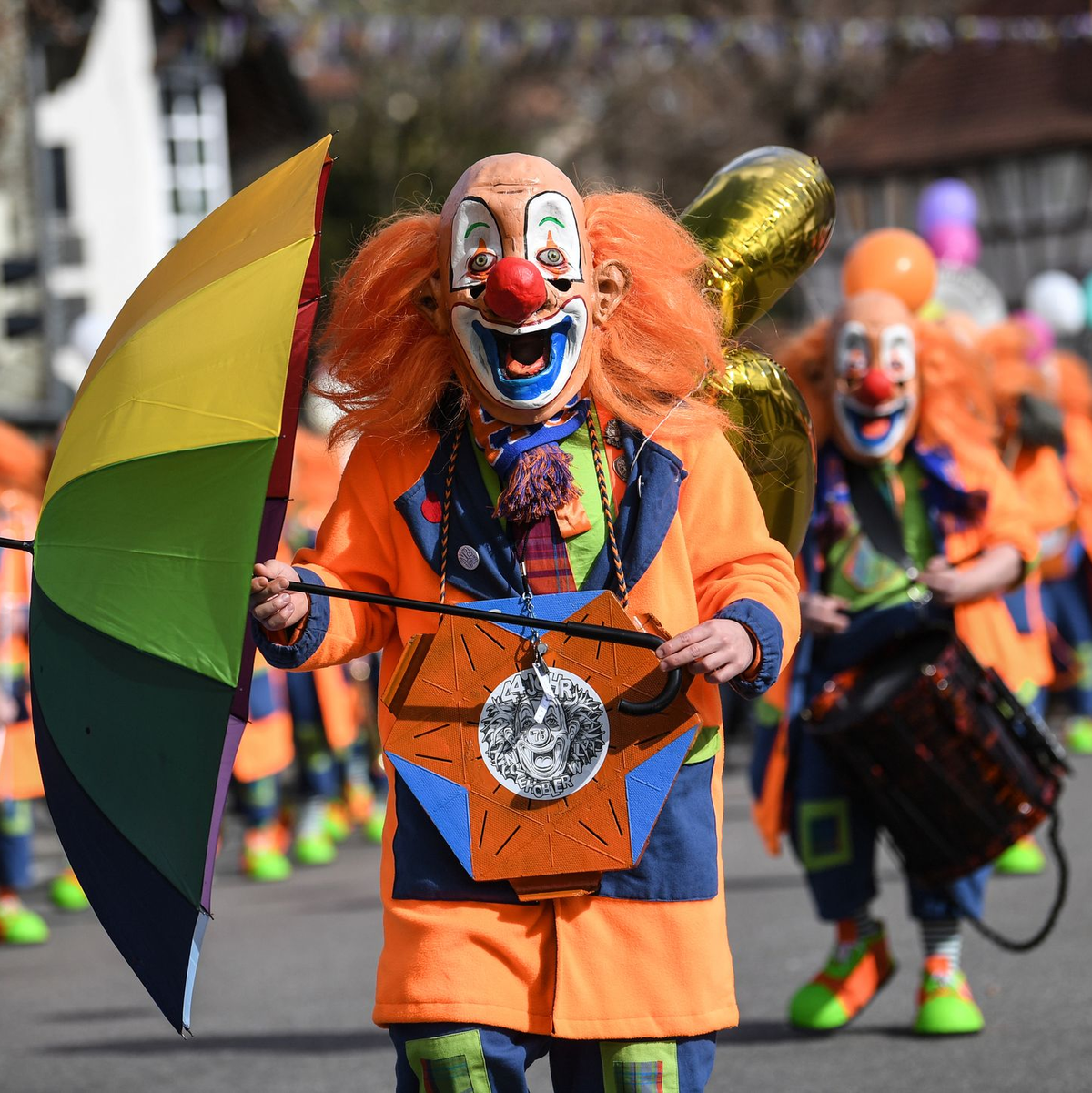 In vielen Städten und Dörfern in Deutschland laufen die Vorbereitungen auf Karnevalsumzüge. (Archivfoto) - Foto: Patrick Seeger/dpa