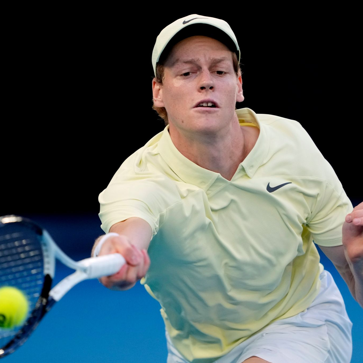 Jannik Sinner wird wegen eines Verstoßes gegen die Anti-Doping-Regeln drei Monate gesperrt. - Foto: Ng Han Guan/AP/dpa