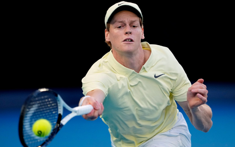 Jannik Sinner im Finale der Australian Open gegen Alexander Zverev. - Foto: Ng Han Guan/AP/dpa