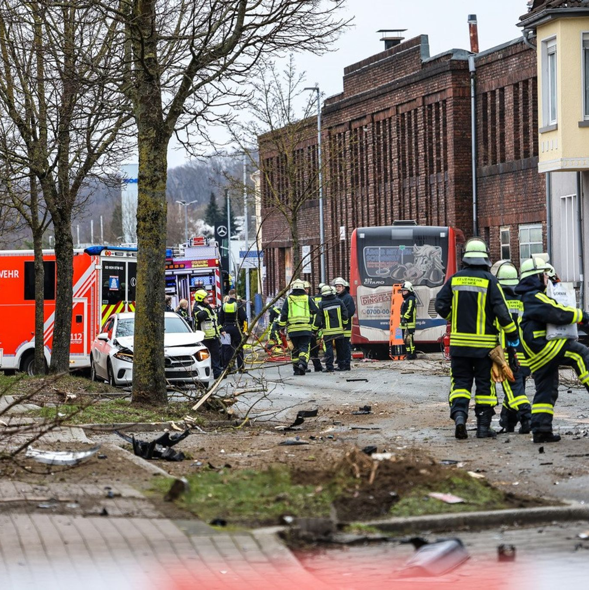 Zwei Personen sind lebensgefährlich verletzt worden. - Foto: Alex Talash/dpa
