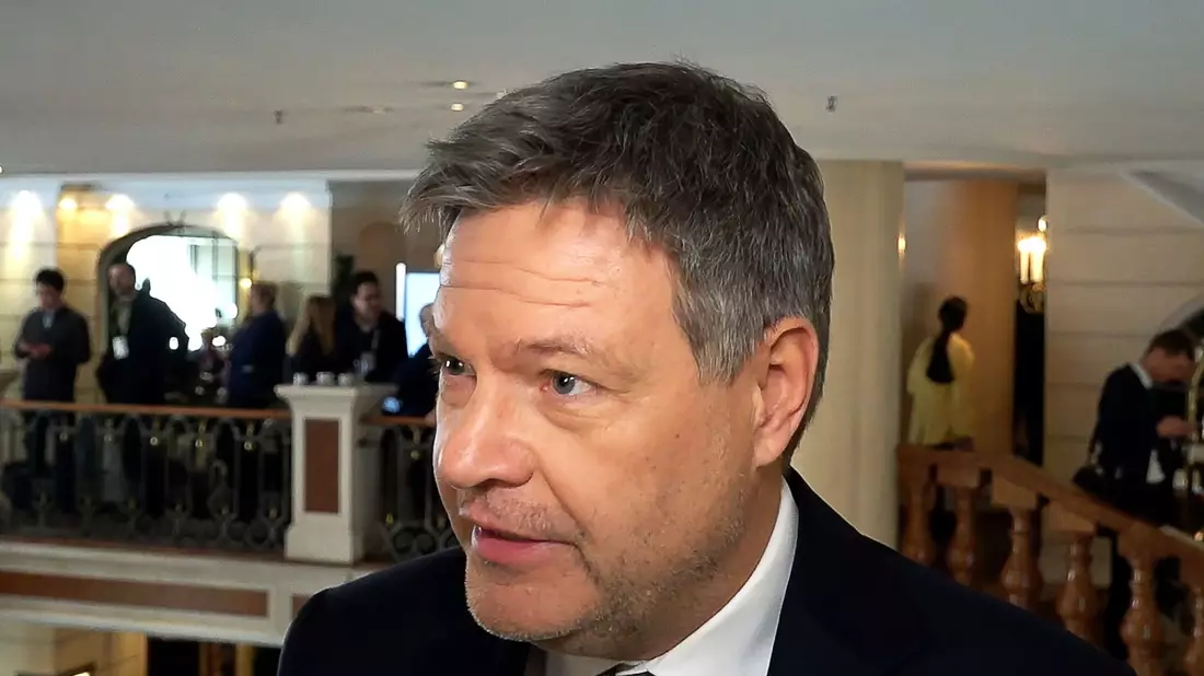 «Die westliche Wertegemeinschaft ist jetzt hier gestern aufgekündigt worden.» - Vizekanzler Robert Habeck findet harte Worte nach dem Auftritt des neuen US-Vizepräsidenten Vance. - Bild: Sven Käuler/dpa