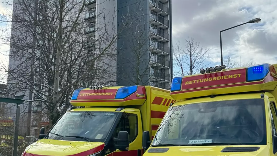 FW Dresden: Update zum Brand im Hochhaus: Zwei Personen verstorben - Bild: presseportal.de