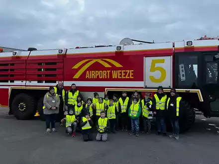 FW Kranenburg: Kranenburger Kinderfeuerwehr besuchte Flughafenfeuerwehr - Foto: presseportal.de