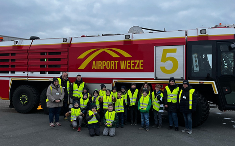 FW Kranenburg: Kranenburger Kinderfeuerwehr besuchte Flughafenfeuerwehr - Foto: presseportal.de